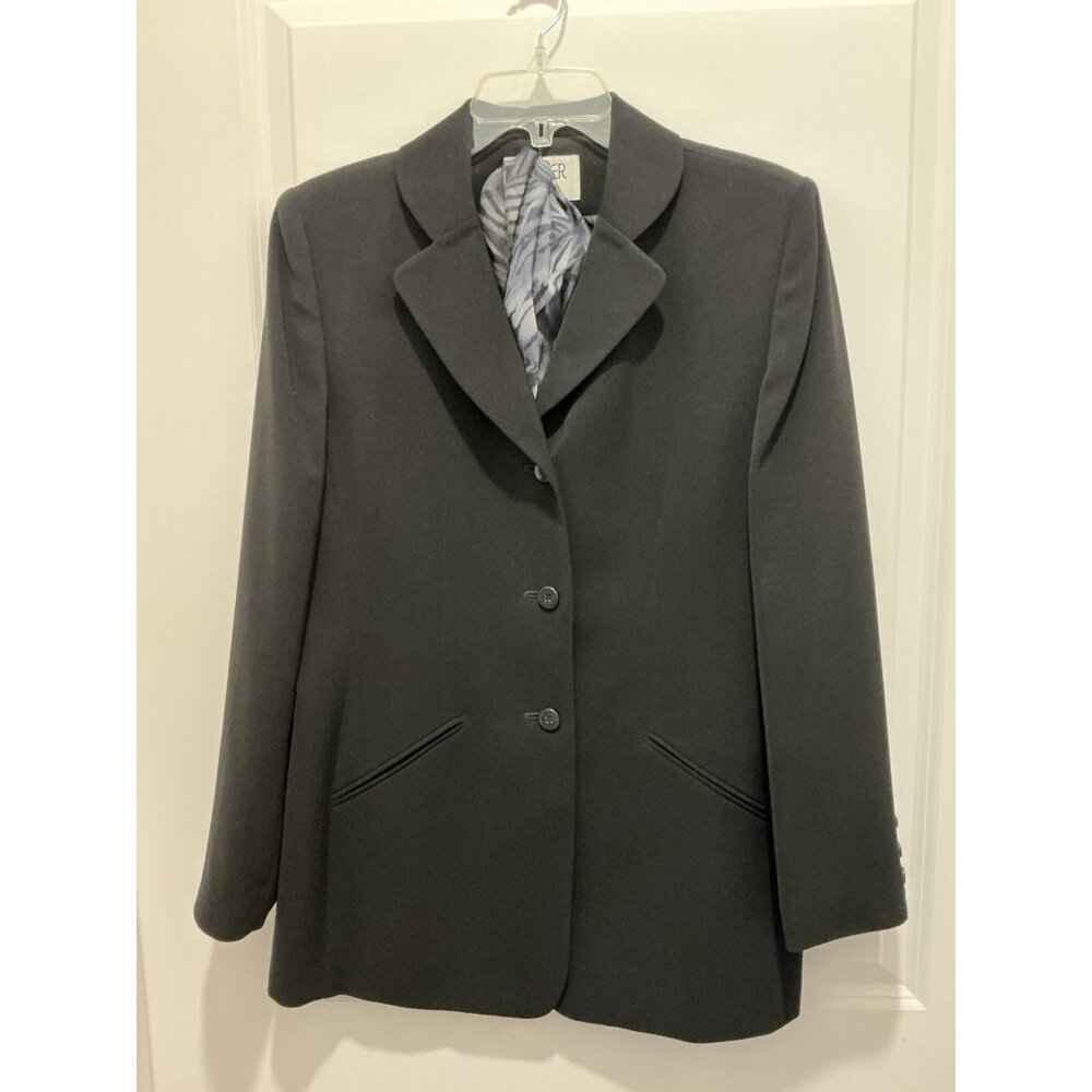 Kasper Pant Suit Size 10 Black Pleated Pant 3 Button Jacket Short Scarf Included - Picture 5 of 11